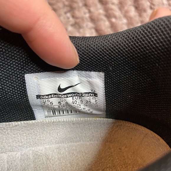 Nike Flyknit Roshe Men 7.5 Grey - Picture 6 of 6